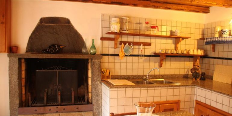13 cucina antico forno.JPG-gallery-popup
